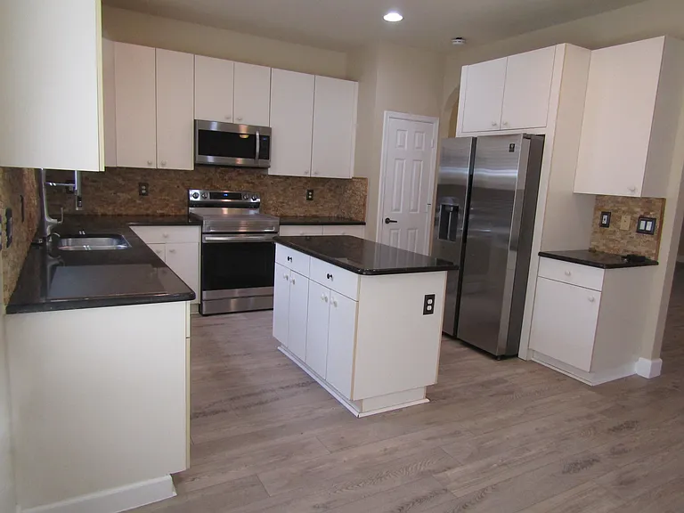 1756 SW Jamesport Dr — Photo 9