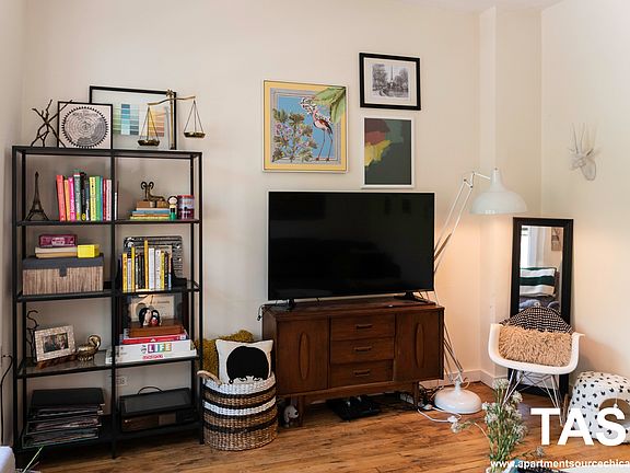 5th image of 709 W Wrightwood Ave #2F