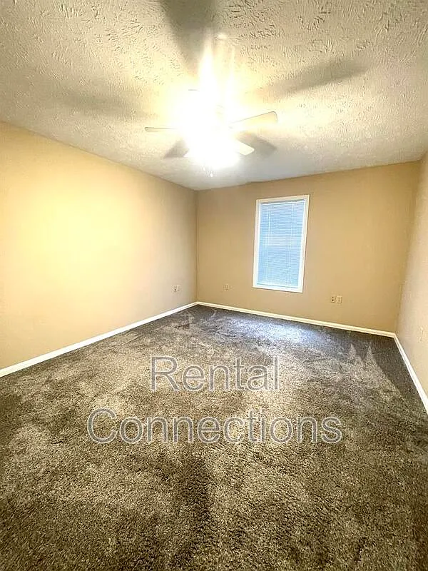 2 bed, 1.0 bath, $1,150 — Photo 4