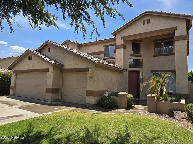 223 W Pelican Dr — Photo 2