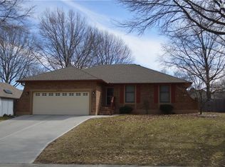 1412 NW Westwood Dr, Blue Springs, MO 64015