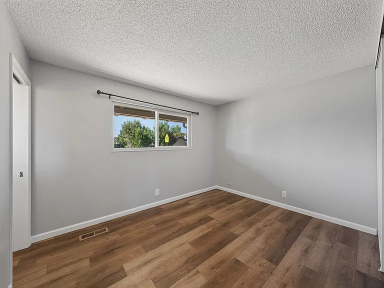2565 Pequop St — Photo 32