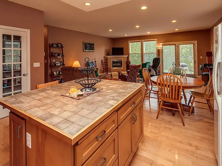 1448 Woodfield Pl — Photo 3