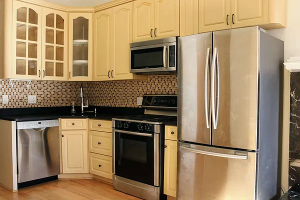 Rented by Charney Real Estate LLC | media 24