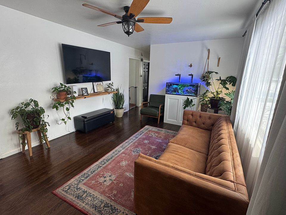 1st image of 10 Meadow Ln