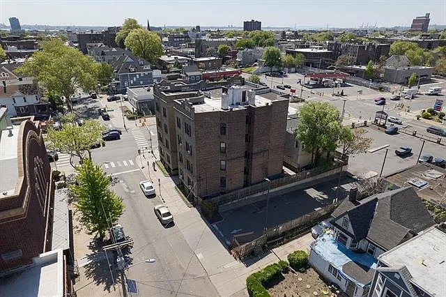203 Harrison Ave #33