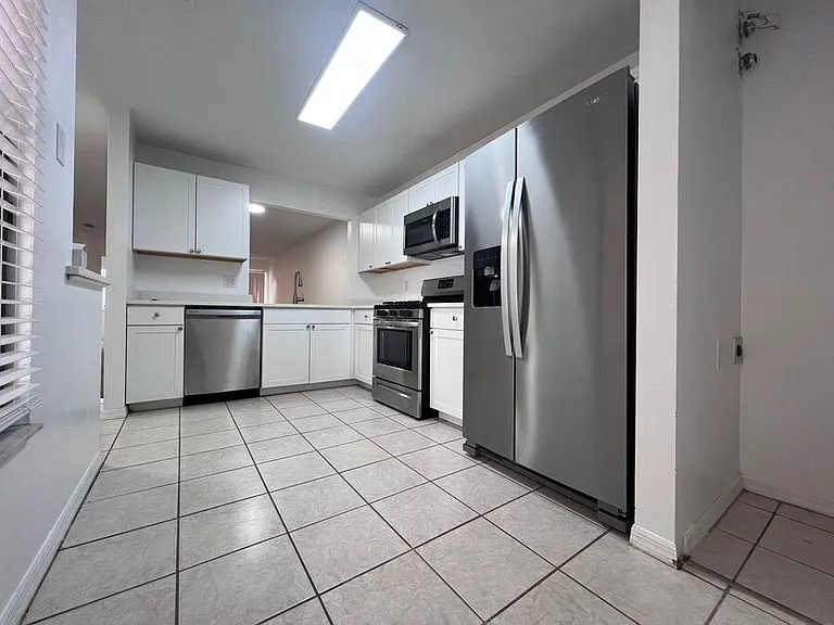 1902 Garden Lake Dr — Photo 2