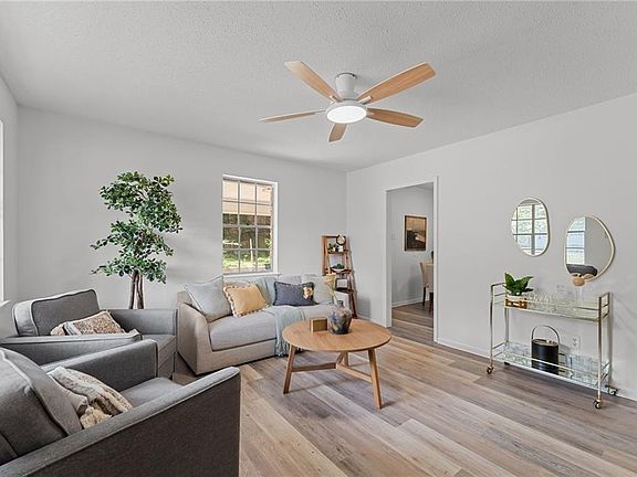 4th image of 1967 Forest Oaks Dr W