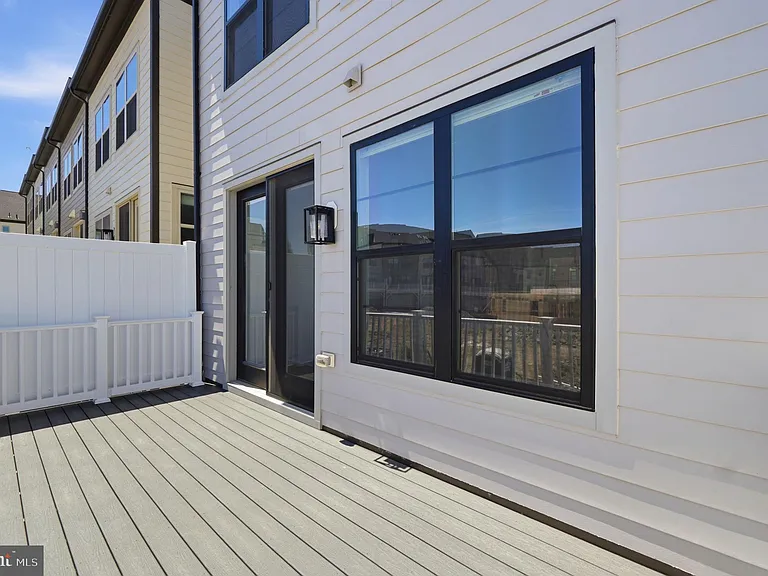 10235 Dalmatian St — Photo 24