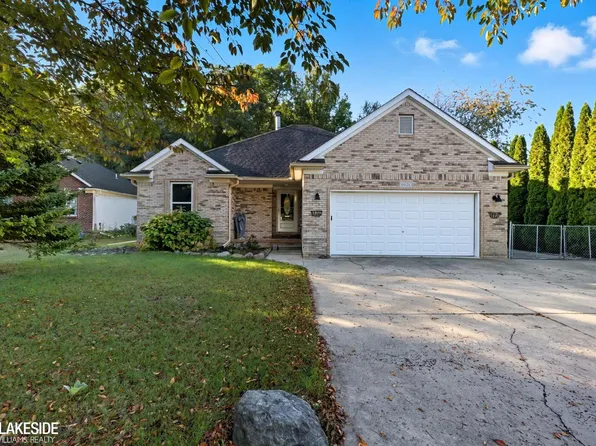 9575 Rachel Rd, Algonac, MI 48001