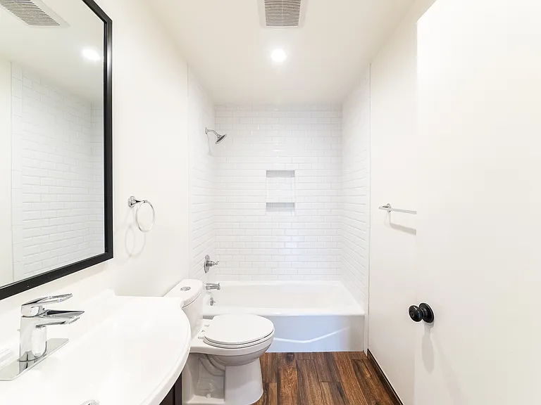 17072 Chatsworth St — Photo 18
