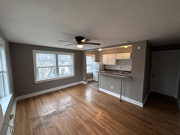 3rd image of 712 W 37th St