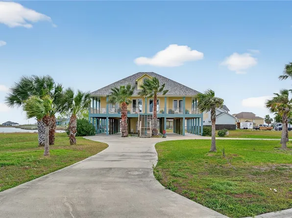 33 Lake Shore Cir, Rockport, TX 78382
