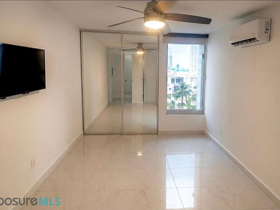 4th image of 6471 Avenue Isla Verde #501