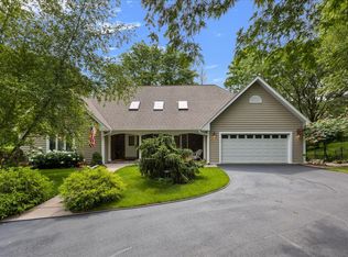 W314S5980 Dable Rd, Mukwonago, WI 53149