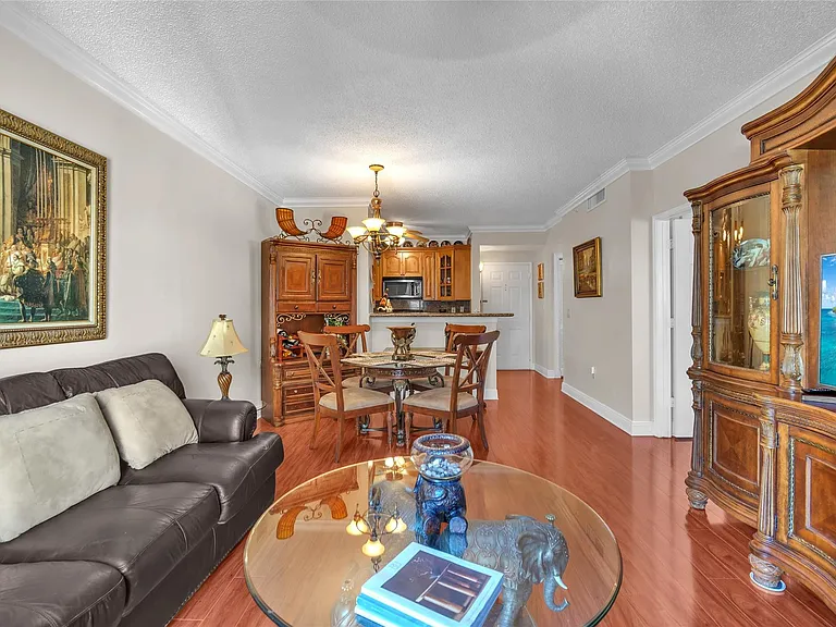 630 Sapodilla Ave #407 — Photo 6