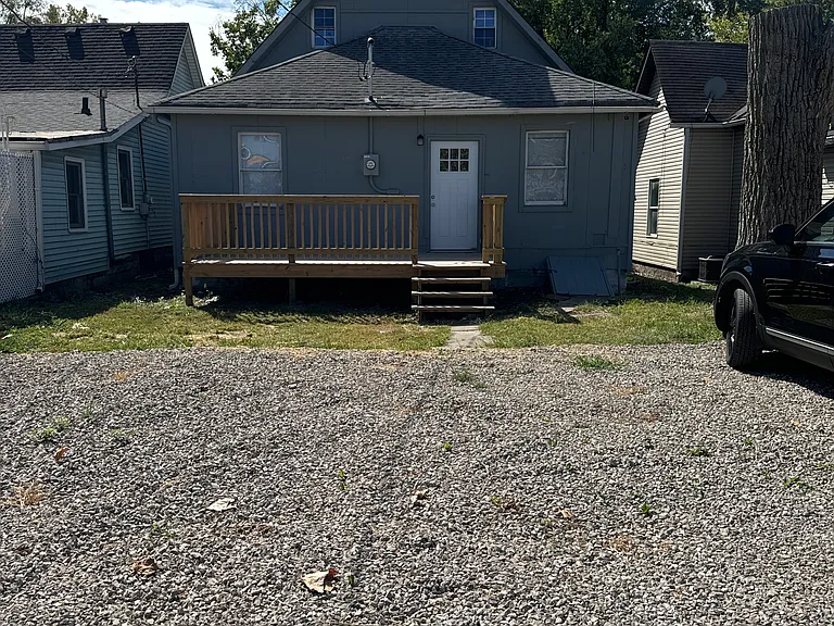 1452 Saulcy St — Photo 9
