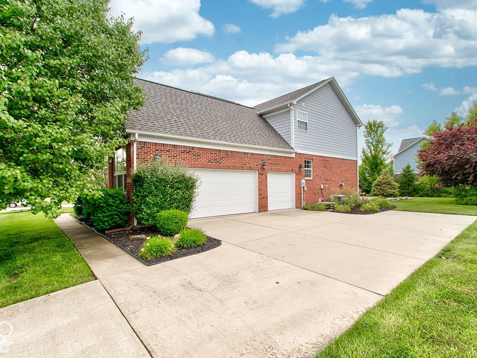 4 bed, 2.5 bath, 4500 sqft, $3,800 — Photo 4