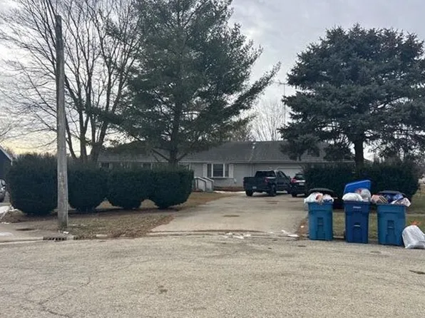 393 9th St, Mazon, IL 60444