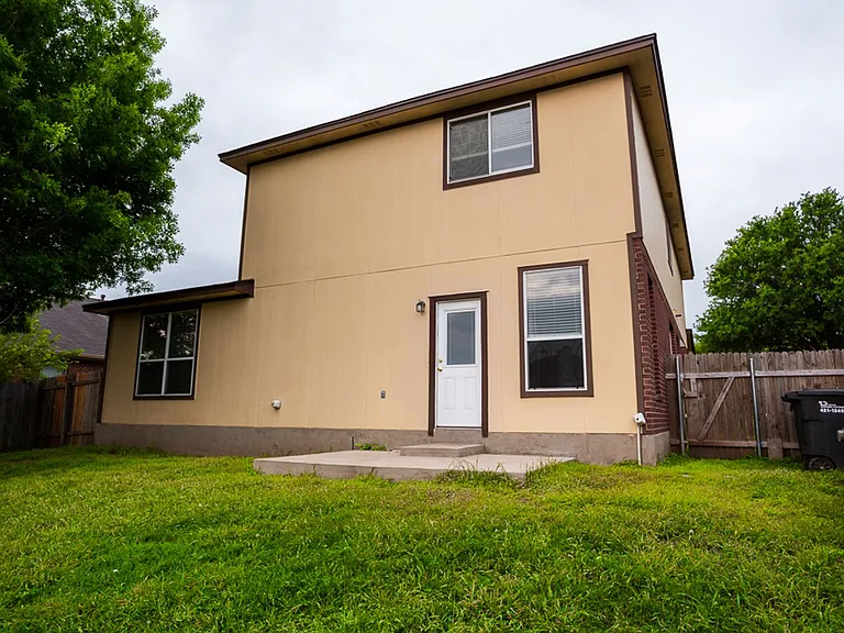 115 Brazos Ln — Photo 29