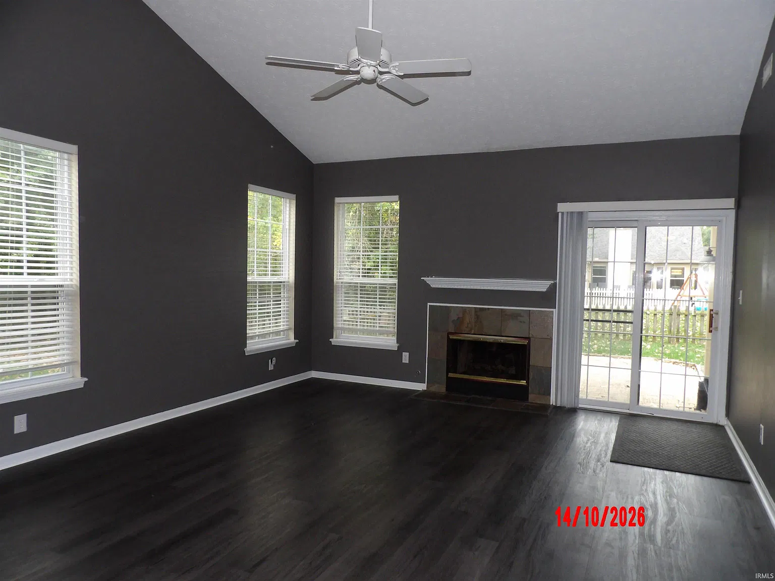 3 bed, 2.0 bath, 1407 sqft, $2,400 — Photo 3