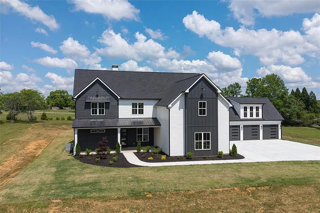 6 bed, 5.5 bath, 4500 sqft, $5,500 — Photo 4