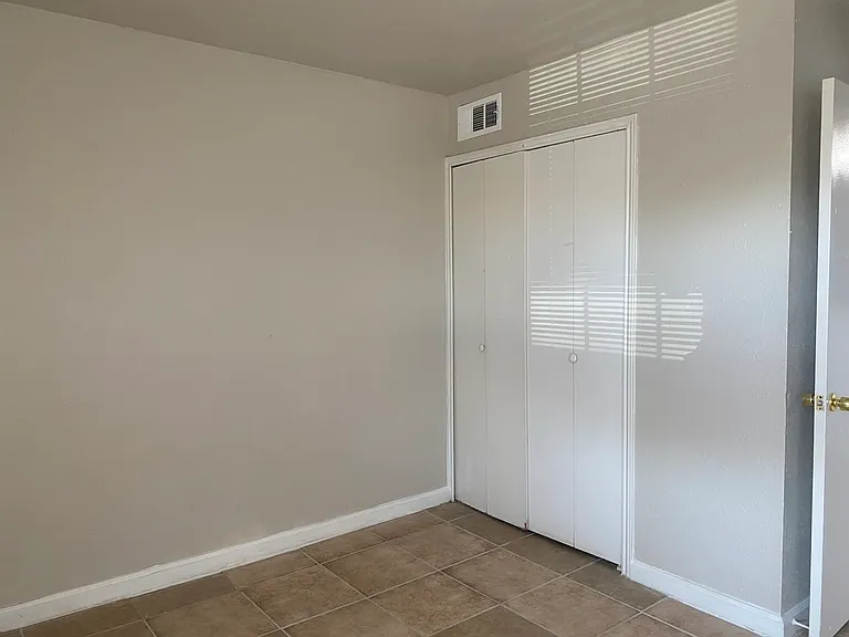 2425 Limestone Dr — Photo 18