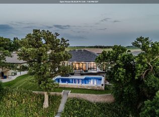 112 W Bay Rd, Lake Park, IA 51347