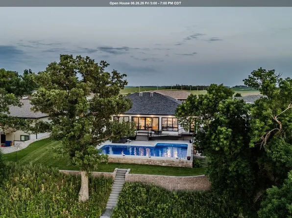 112 W Bay Rd, Lake Park, IA 51347