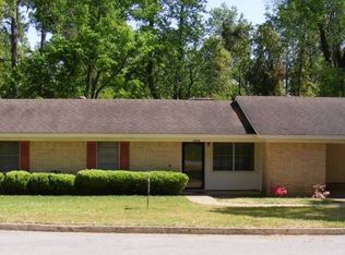 1515 Peterson Ln, Henderson, TX 75654