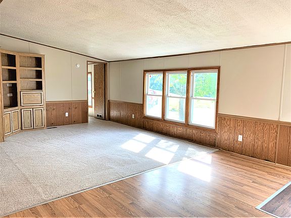 4th image of 6527 Hillcrest Dr