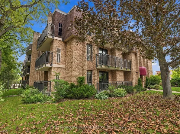 15390 Yonge St #406, Aurora, ON L4G 1N8