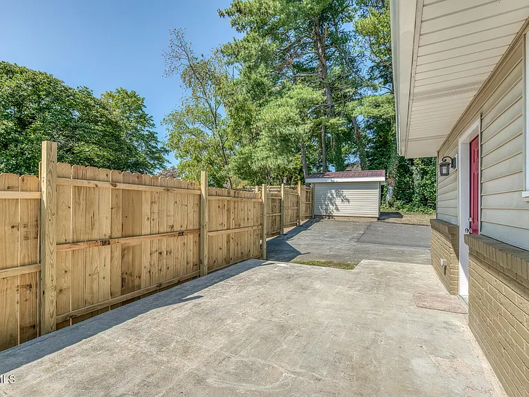 1216 Norway St #102 — Photo 11