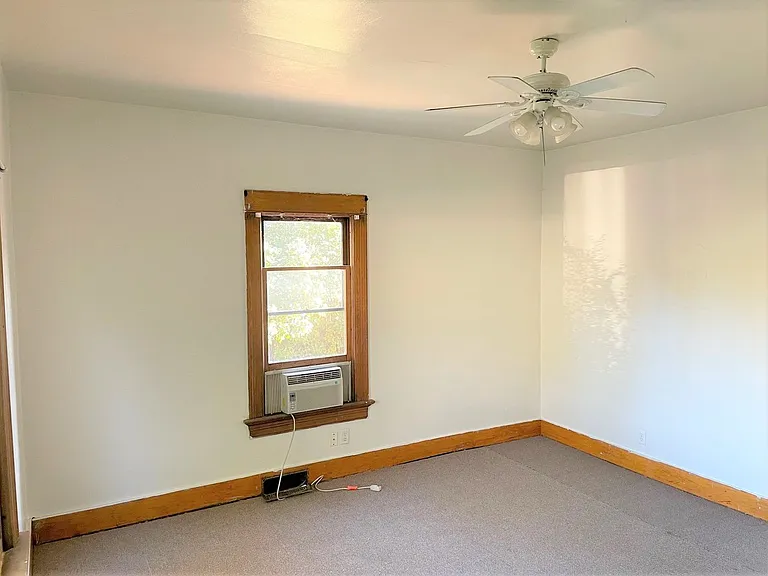 405 3rd Ave SE — Photo 3
