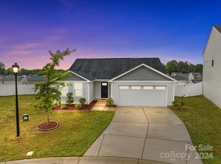 4114 Robinson Park Dr, Charlotte, NC 28215