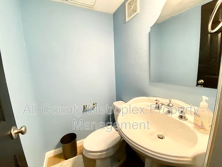 4520 Holland Ave #206 — Photo 6