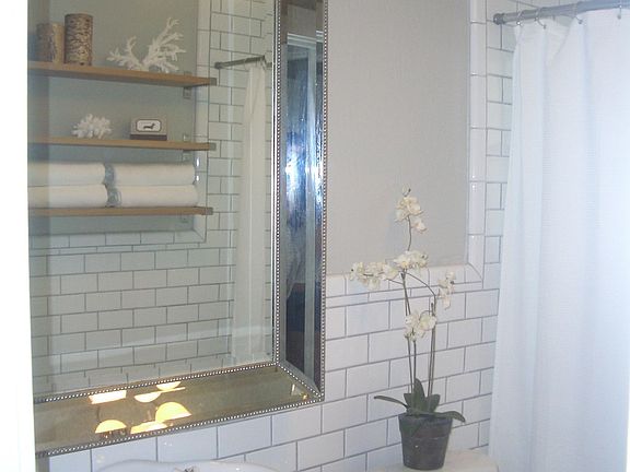 Updated Bath w/tiled shower/flooring