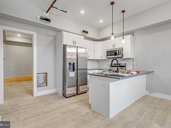 2nd image of 3965 Lancaster Ave #104