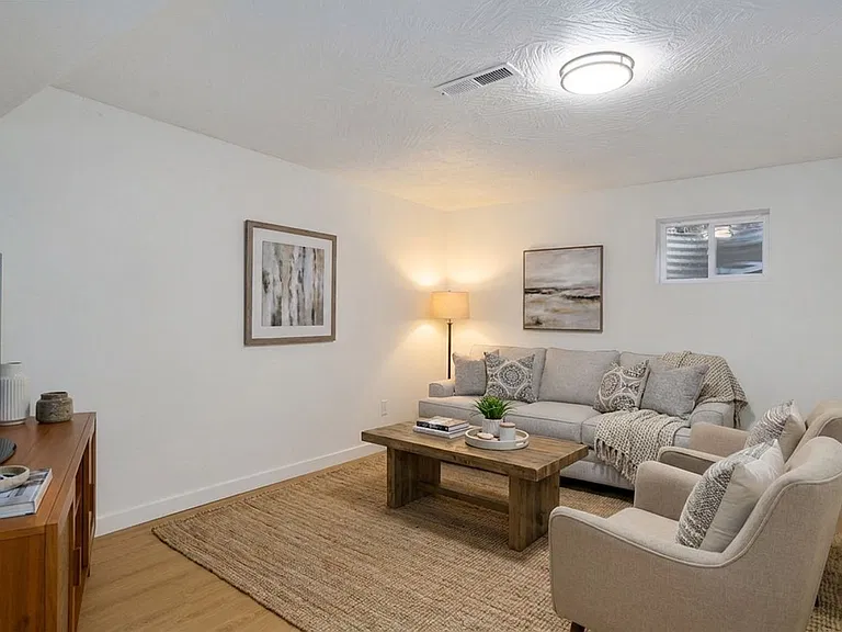2025 E Battlefield Rd — Photo 3