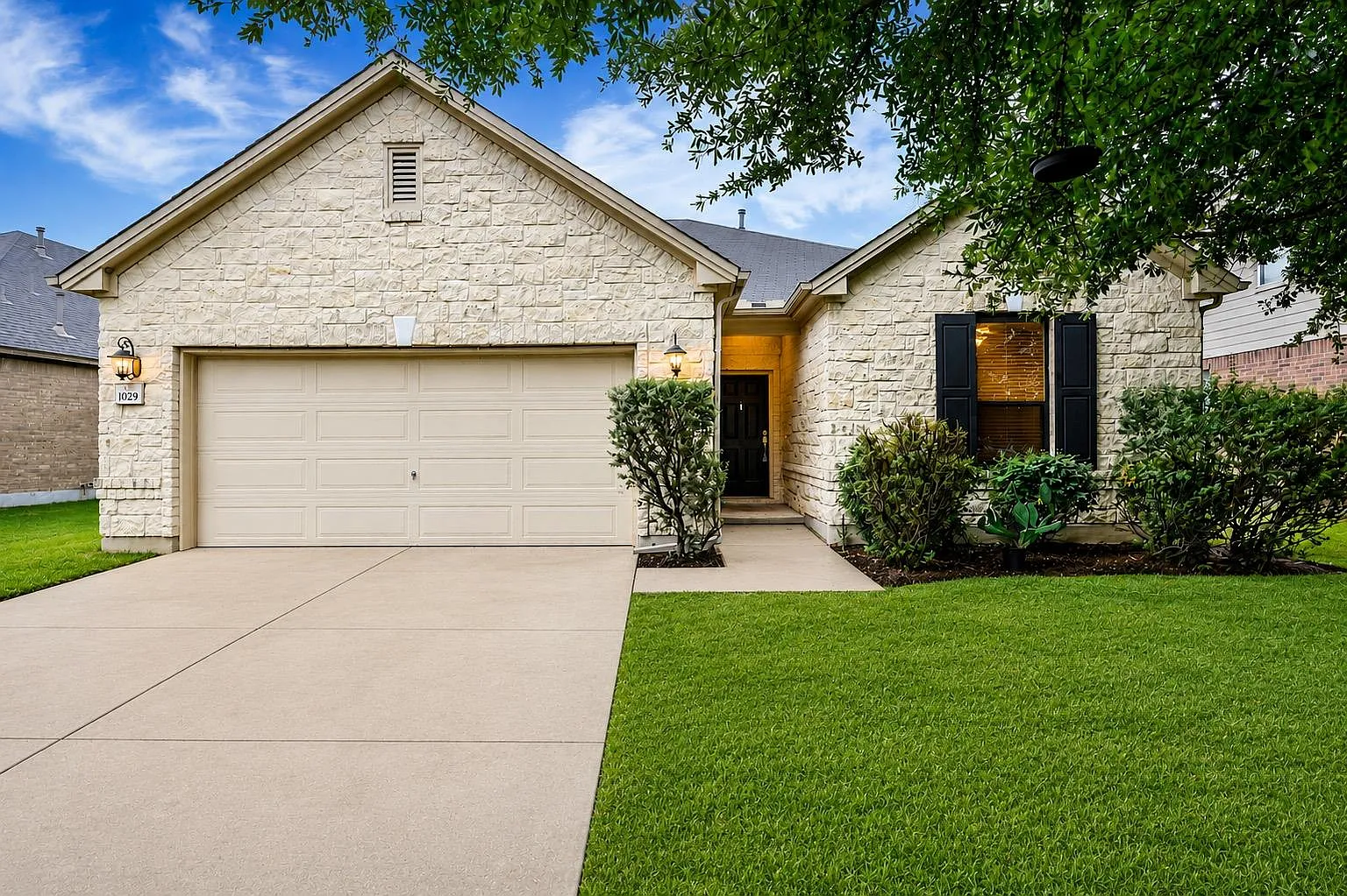 3 bed, 2.0 bath, 1706 sqft, $2,200 — Photo 1