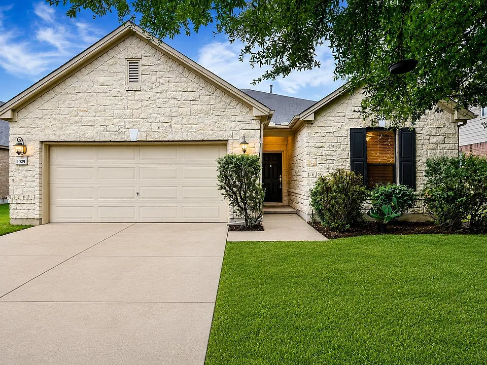 1029 Hyde Park Dr