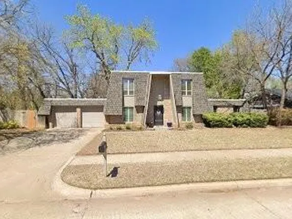 2303 Bud Wilkinson Dr SW, Norman, OK 73069