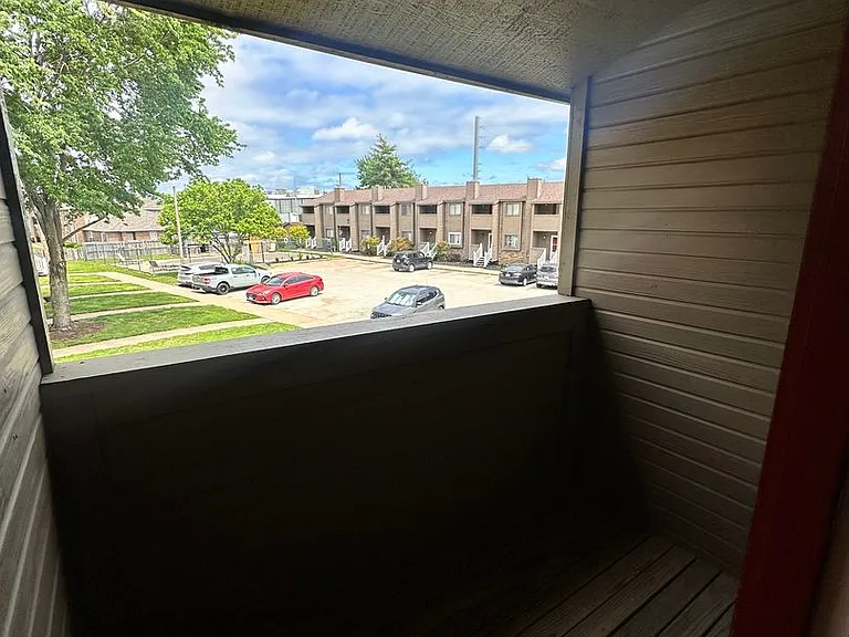 1707 E Walnut Lawn St — Photo 3