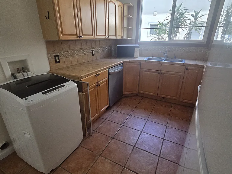 608 N Sycamore Ave #608 — Photo 5
