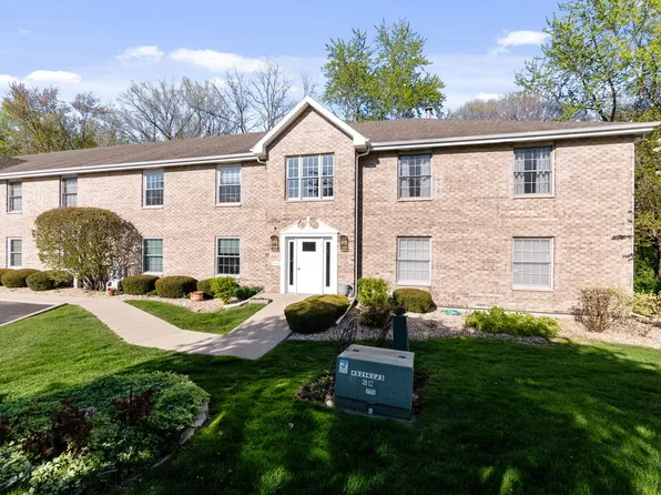 301 N Airlite St APT C, Elgin, IL 60123