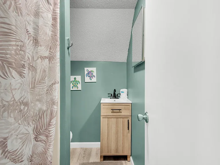 301 Chelsea Dr — Photo 18