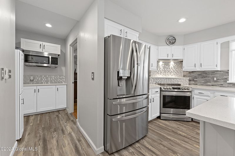 5th image of 124 Madison Street
