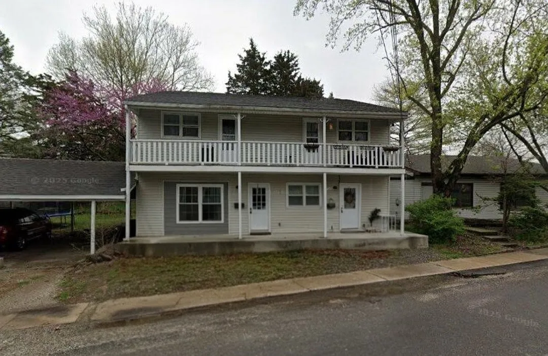 2 bed, 1000 sqft, $1,600 — Photo 1