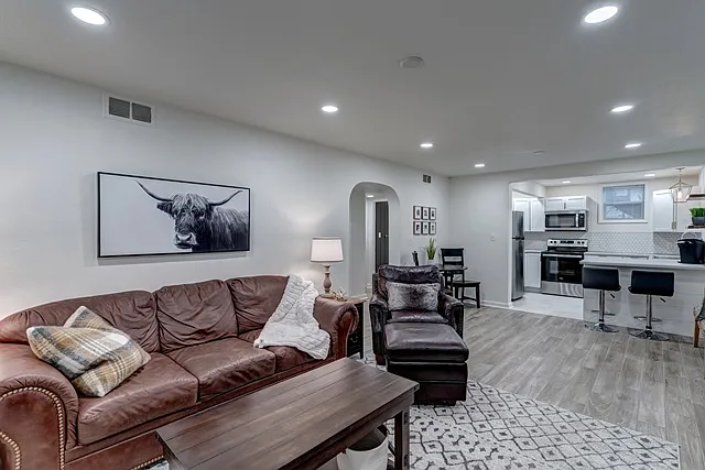2730 W Rapid St — Photo 2
