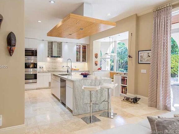 Magnificent 6 Bedrooms Estate in South Coconut Grove